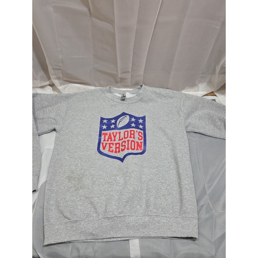 NFL Taylor Swift TAYLORS VERSION FOOTBALL GRAPHIC SWEATSHIRT‎ PULLOVER
